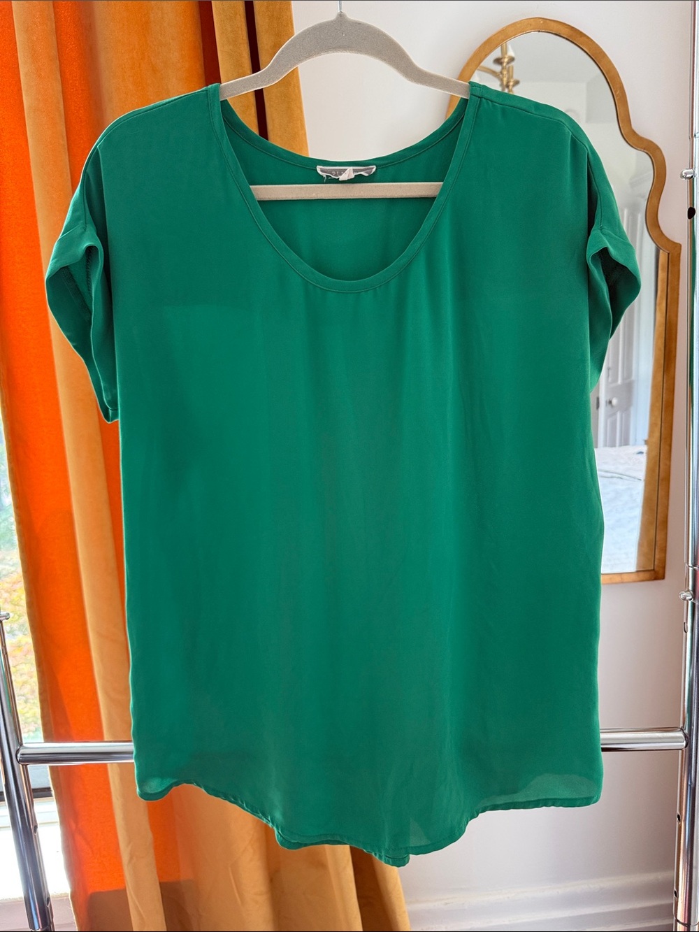 Green Women's Short Sleeve Scoop Neck Top with pleated back